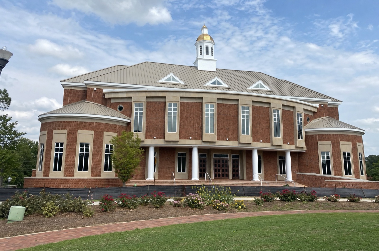 Brick civic building with a gold-topped cupola, Stockbridge, GA